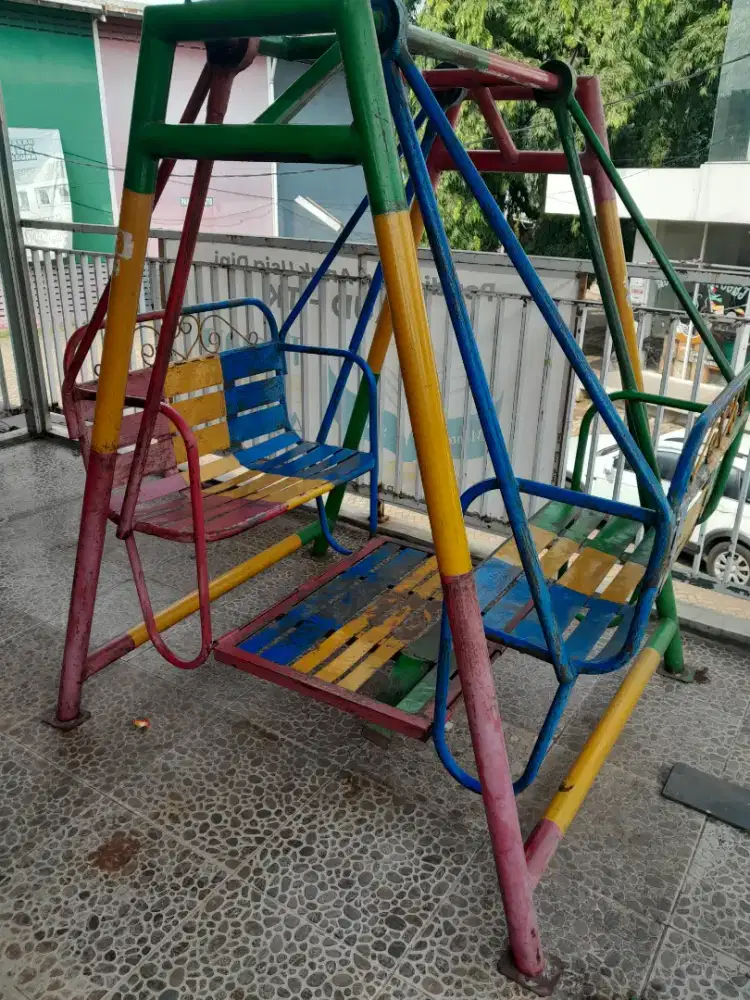 Ayunan besi besar