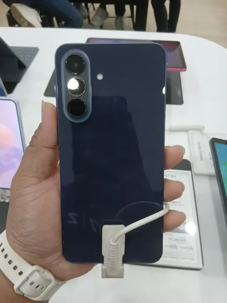 Samsung A57 8/256 7.799.000