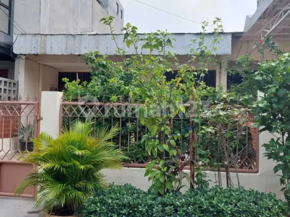 Rumah Lama 1 Lantai Lokasi Strategis di Pondok Indah
