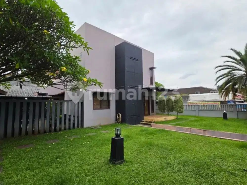 Rumah Asri Posisi Hook Pinggir Jalan Cocok untuk Usaha Dekat Tol (Yu)