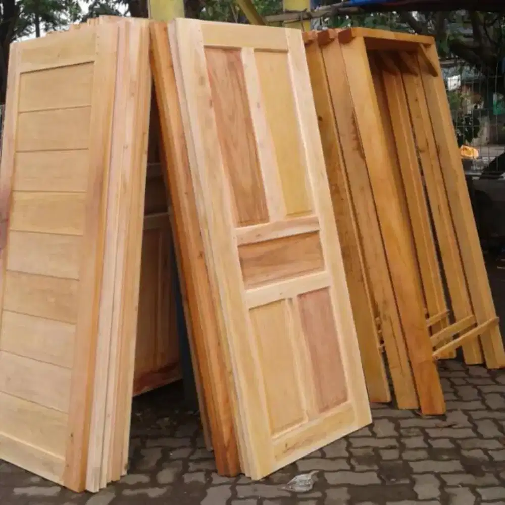Kusen dan pintu kayu
