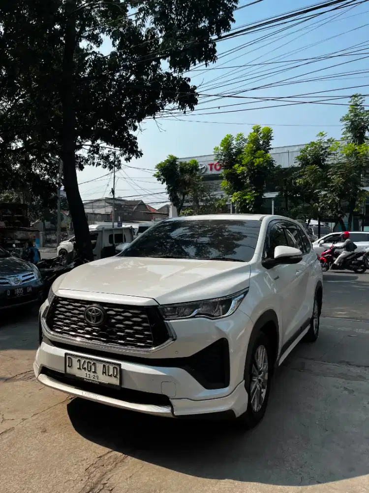 Toyota Zenix V CVT Hybrid 2024