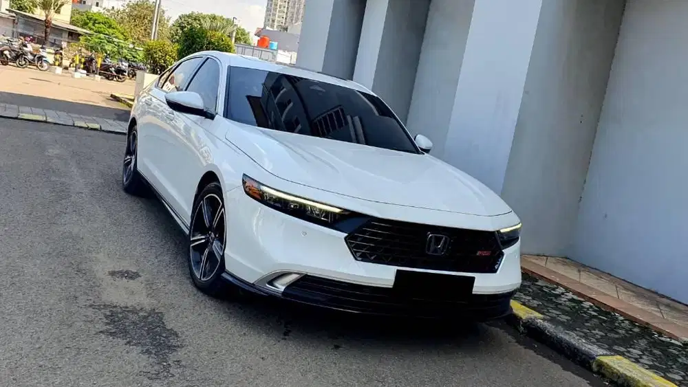 Low Km.9rb Honda Accord 2.0 RS E-Hev Hybrid Sensing AT Putih 2024