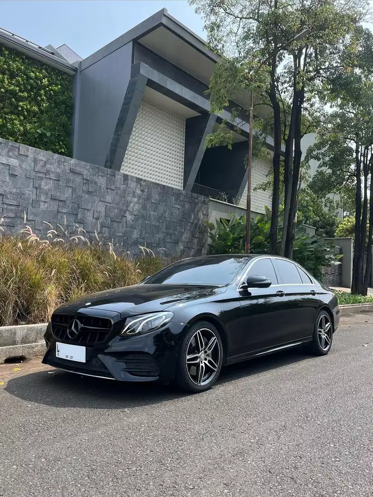 LOW KM! Mercedes Benz E300 AMG Line W213