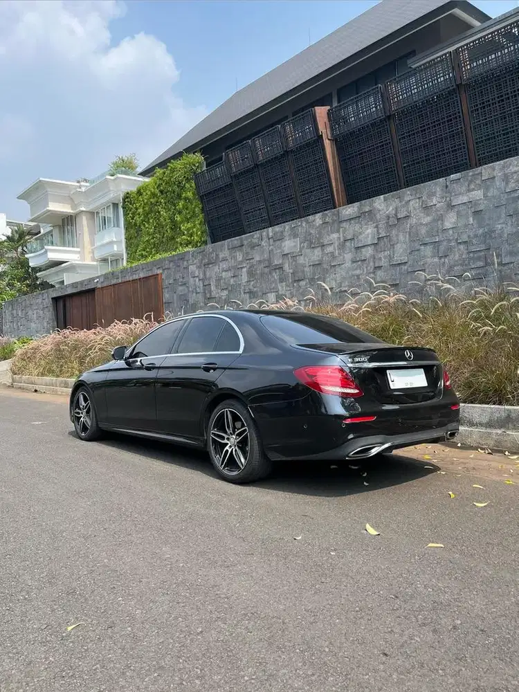 LOW KM! Mercedes Benz E300 AMG Line W213