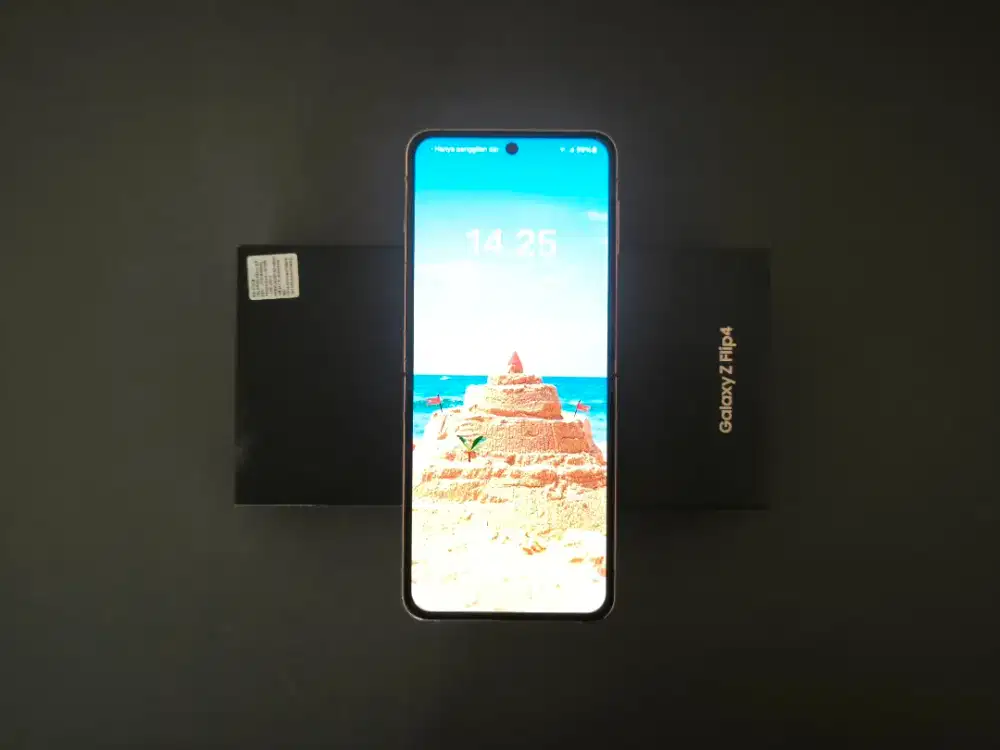 Samsung Galaxy Z Flip 4 8/256 - Fullset, Ex Garansi Resmi