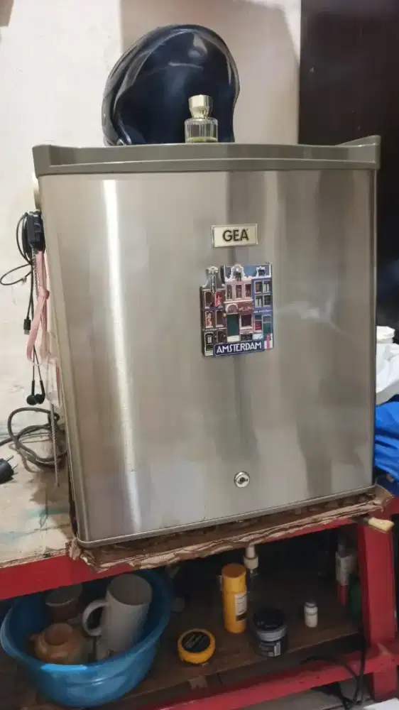 Kulkas mini GEA