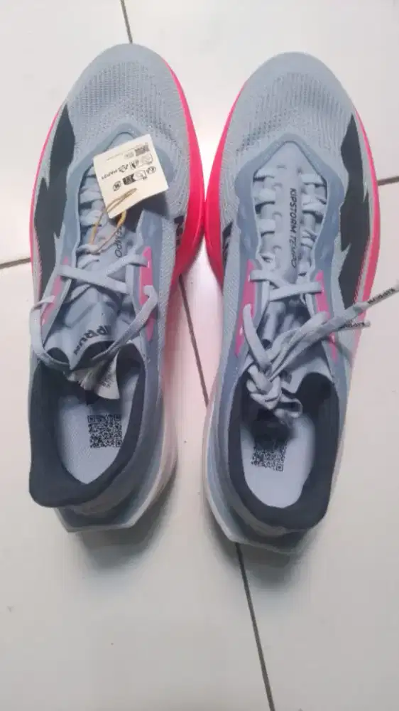 Kiprun sepatu lari pria