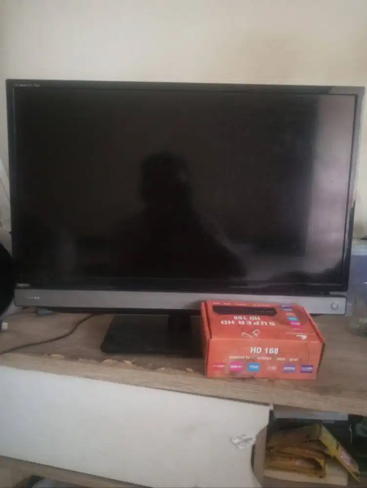 Led TV Thosiba 24' + STB