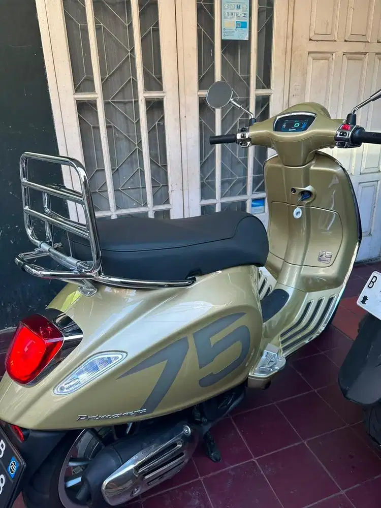 Vespa Primavera 75 Anniv