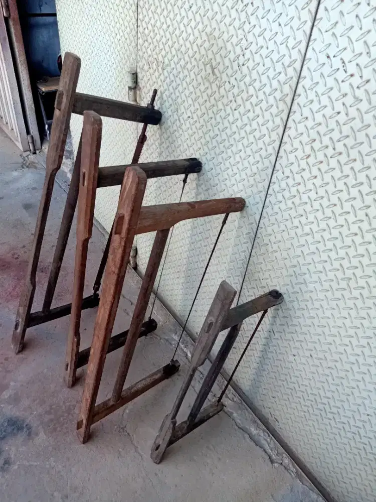 Gergaji kuno tangan manual kayu jati lawas