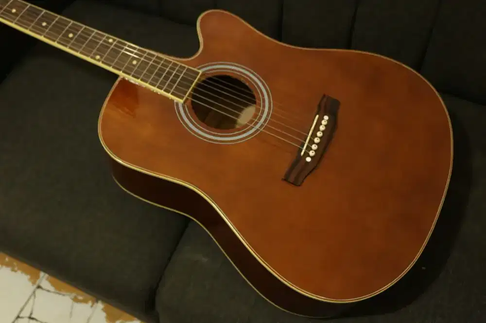 Gitar akustik Yamaha jumbo baru siap antar cod