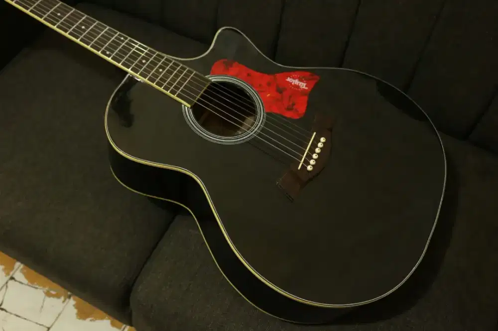 Gitar akustik Taylor baru siap antar cod bayar di tempat