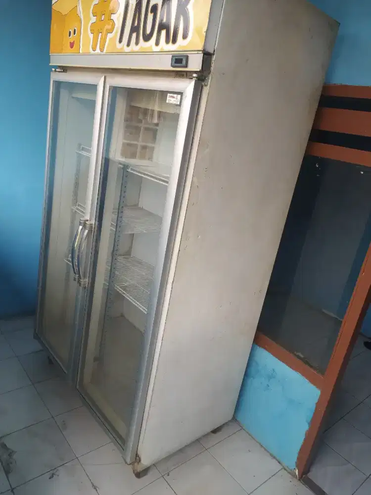 Jual show case merek  gea  2 pintiu