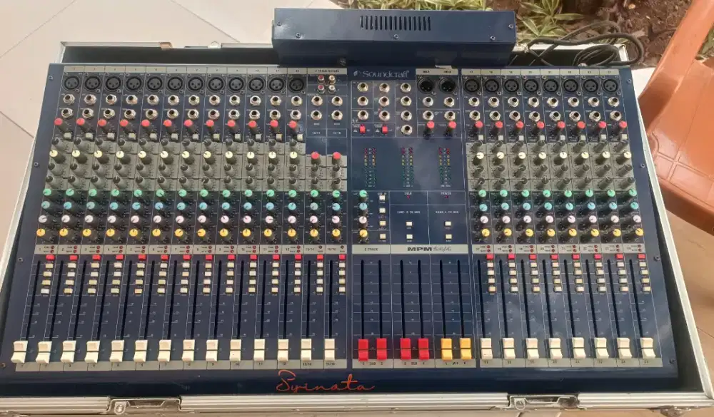 Mixer Soundcraft 24ch + Hardcase