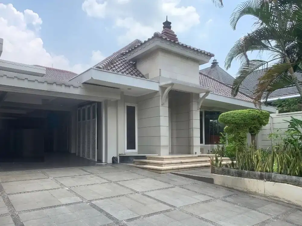 Rumah Mewah Menteng 2 Lantai Furnished Lingkungan Asri Tenang Siap Huni Ada Kolam Renang