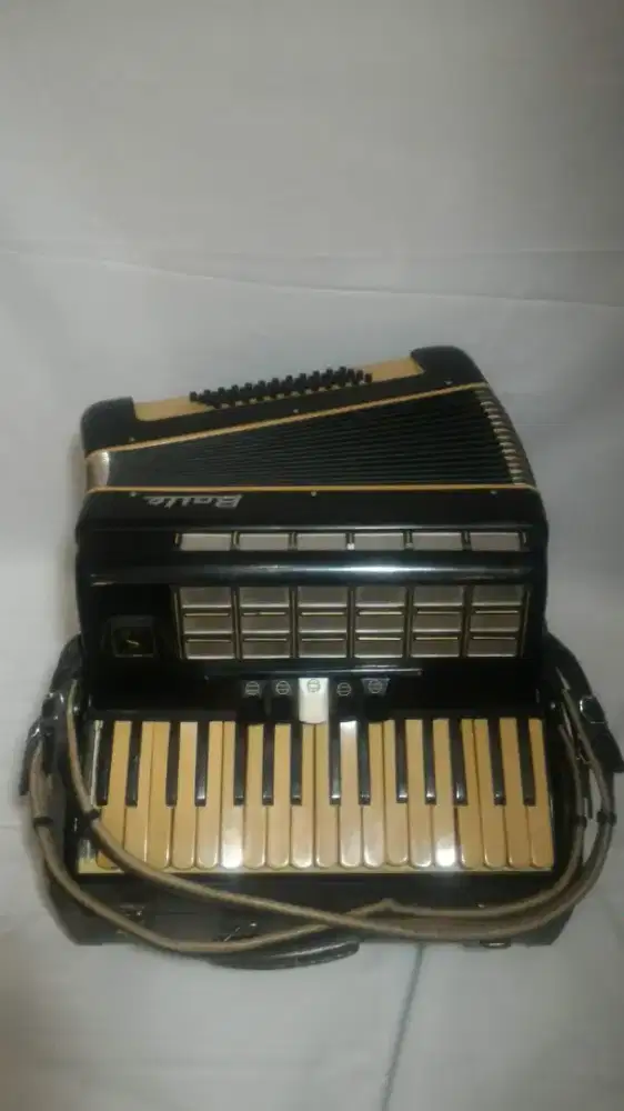 Akordeon vintage Baile piano accordion kondisi off / display saja