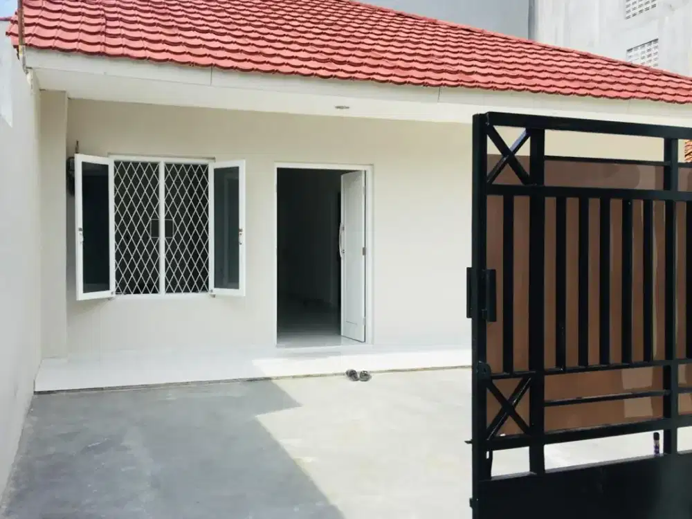 Rumah dijual dengan 4 kamar tidur di Petojo Utara, Jakarta
