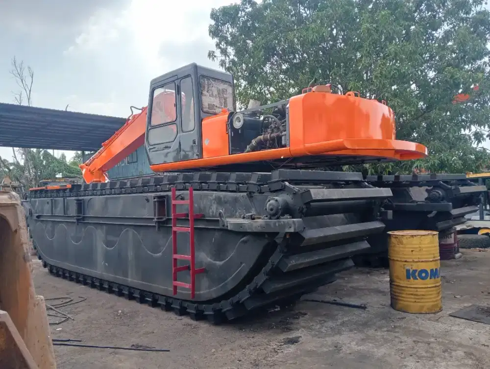 EXCAVATOR AMPHIBIUS 12 TON  HITACHI MA125