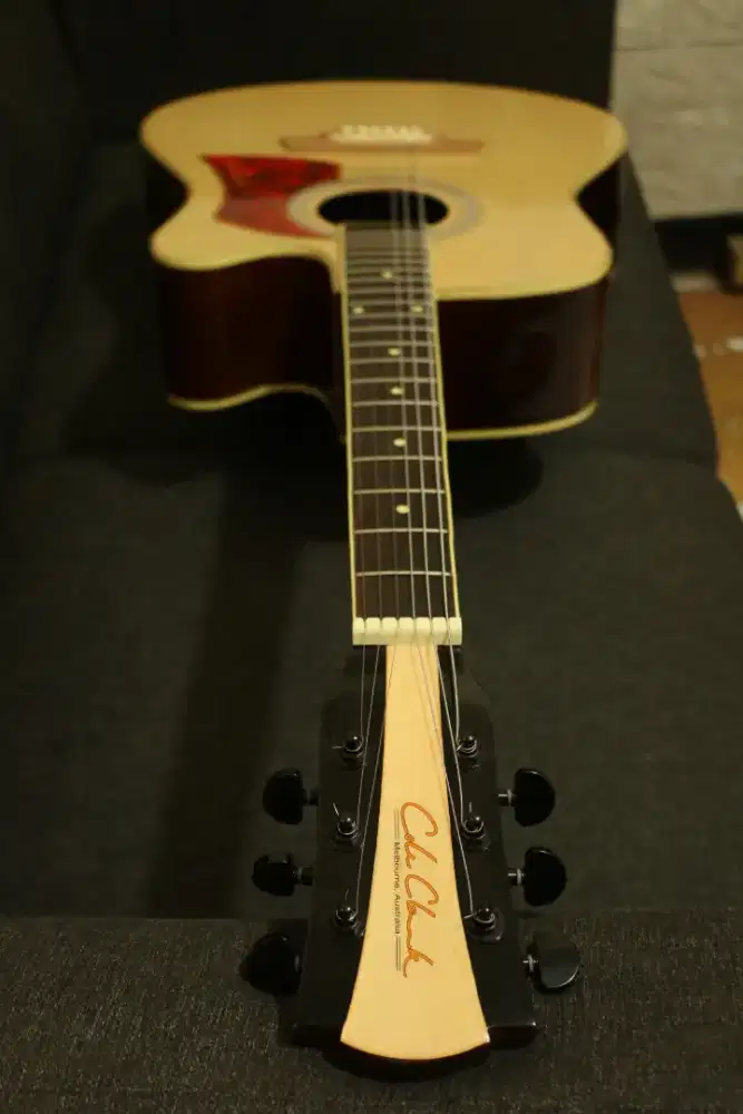 Gitar akustik jumbo coleclark