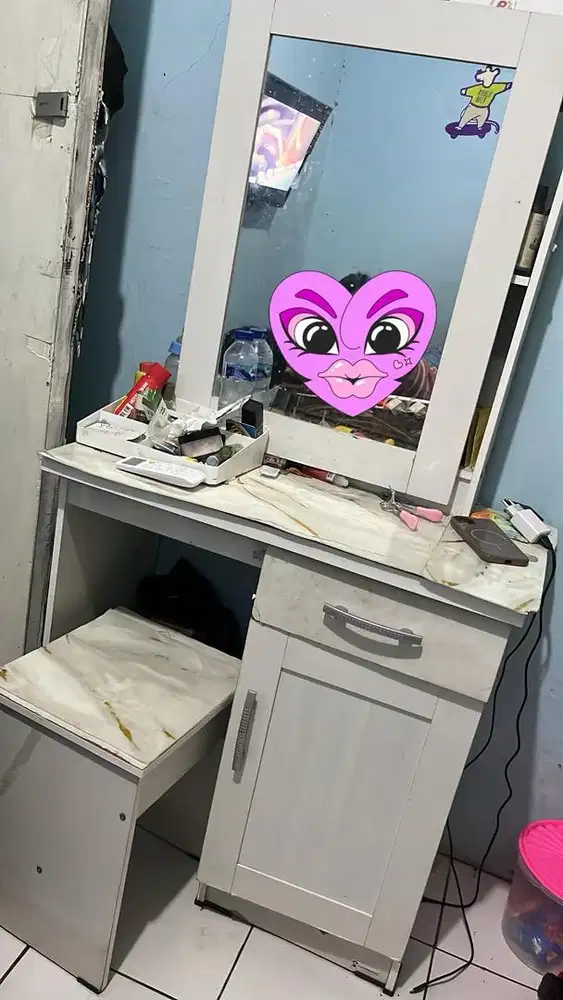 MEJA HIAS MINUS PEMAKAIAN SAJA