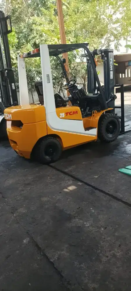 Forklift TCM 2,5 Ton,Manual,Tiang Fullfreelift,Isuzu C240,Tahun 2005