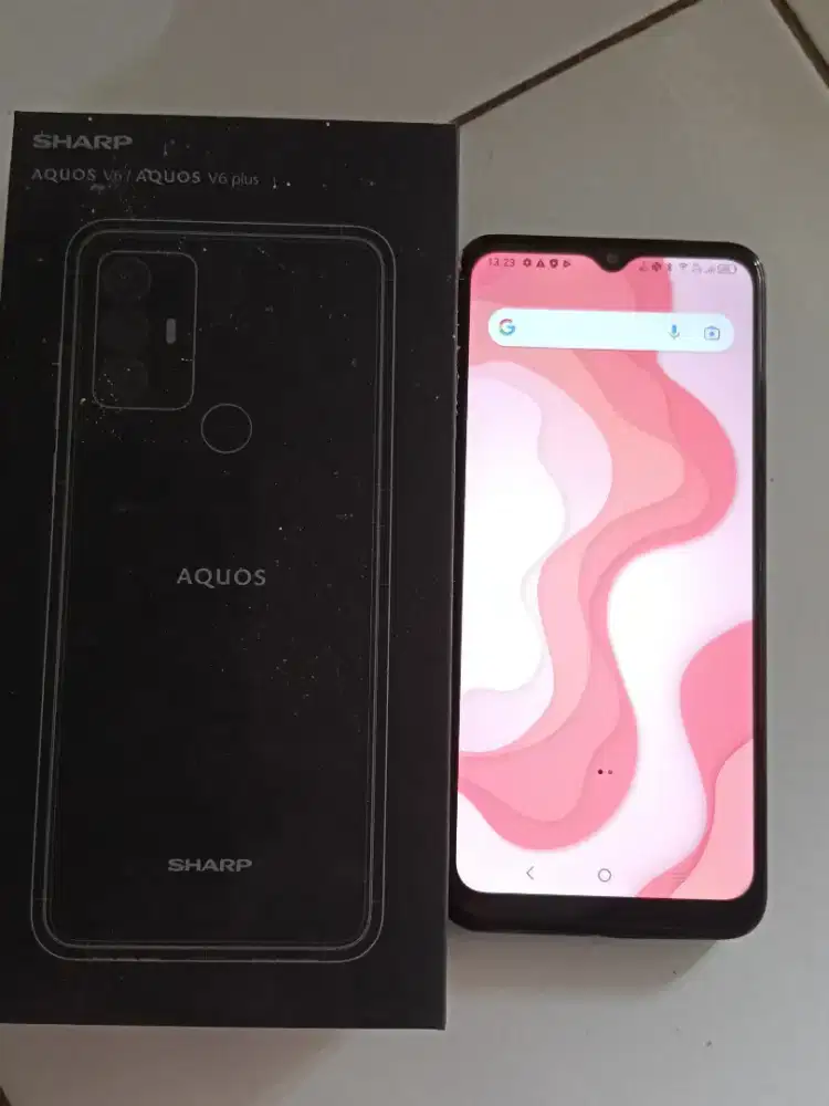 Sharp Aquos V6 3/32 NFC