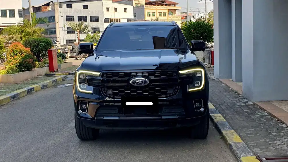 Km 26rb ford everest titanium turbo 4x4 diesel 2024 hitam