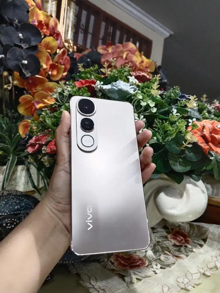 Vivo V50 Lite Ram 12+12/256 Gold