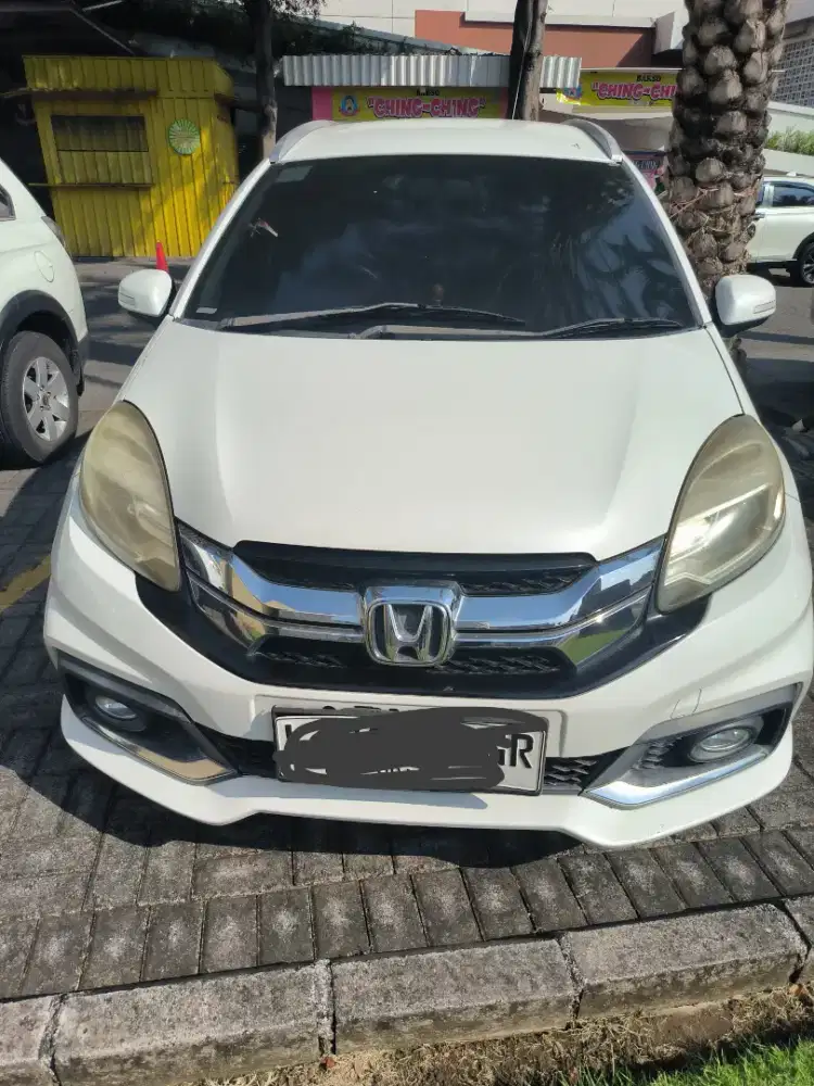 Dijual mobil Honda Mobilio 7 seat bensin matic tipe RS kondisi bagus
