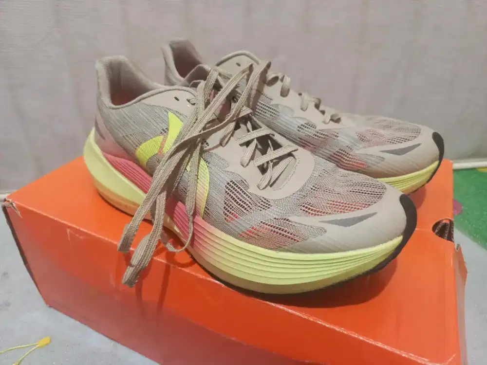 Dijual Cepat Sepatu Lari