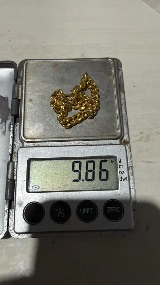 Perhiasan emas jual beli