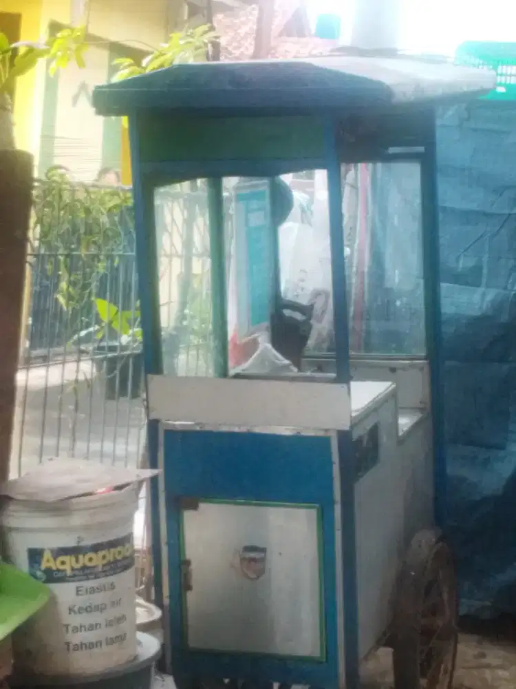 Gerobak dagang gorengan dan lain sebagainya