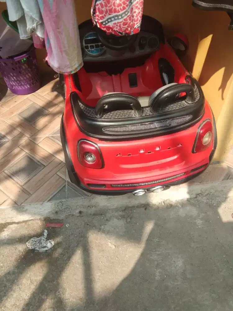 Jual mainan mobilan aki warna merah