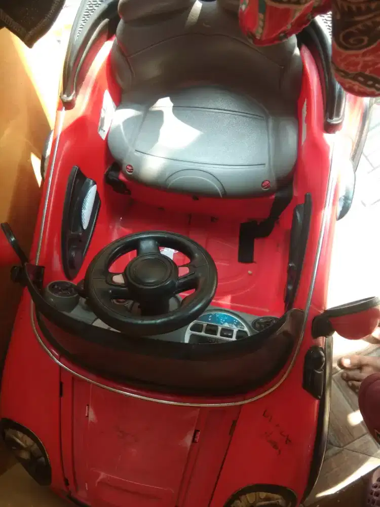 Jual mainan mobilan aki warna merah
