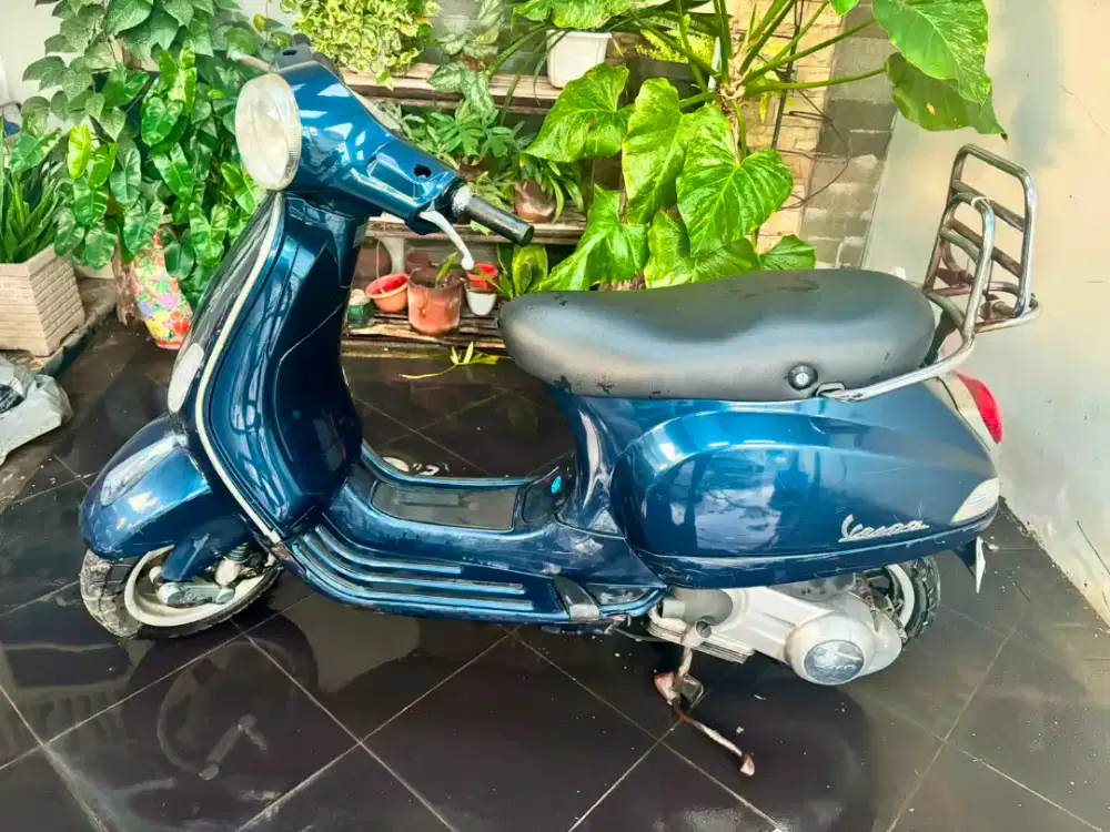 Jual Vespa LX 2V 150 cc low km murah