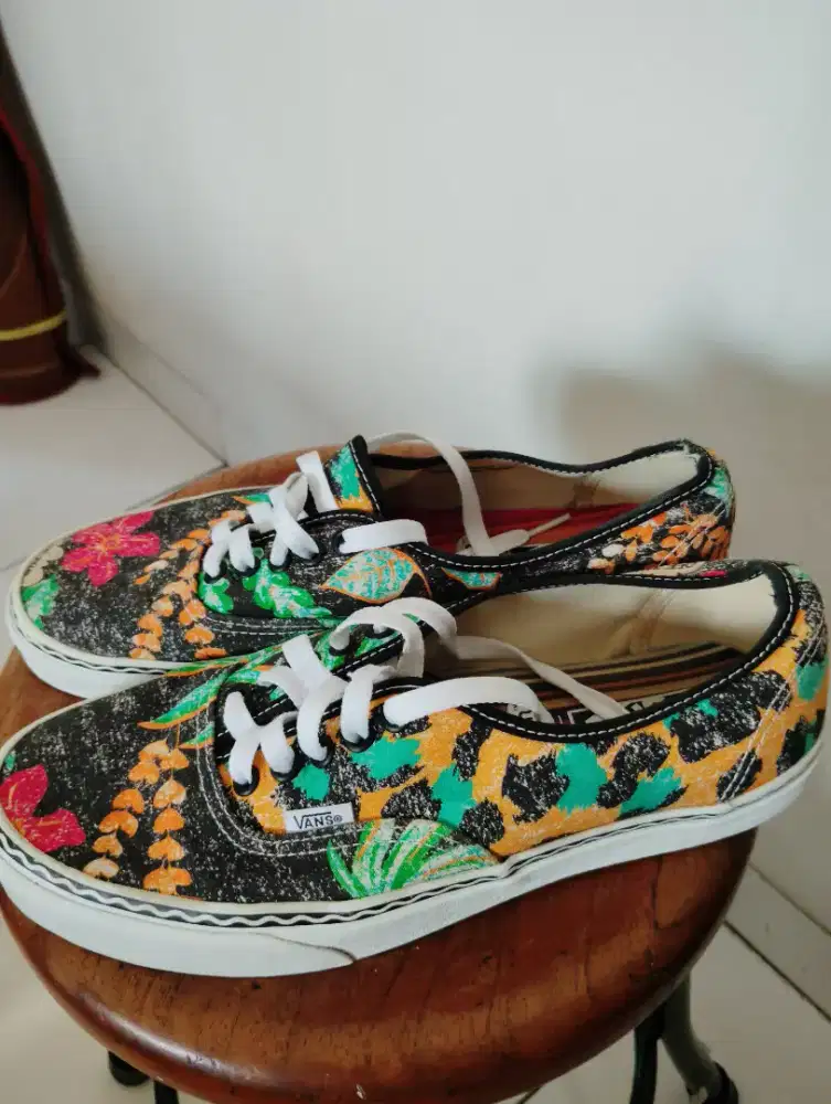 DIJUAL SEPATU VANS CRAYOLA EDITION SIZE 41