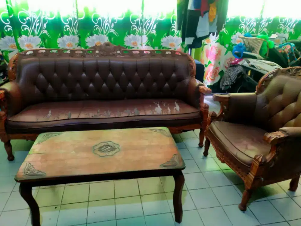 Dijual  murah 1 Set Kursi Tamu kayu Klasik + Meja