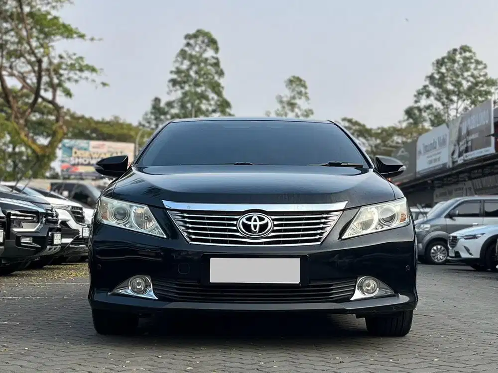 TOYOTA CAMRY V 2.5 AT MATIC 2012 HITAM, KM 137rb