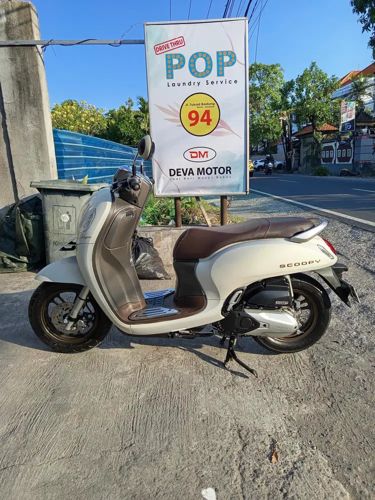 Scoopy 2023 putih prestige Deva motor