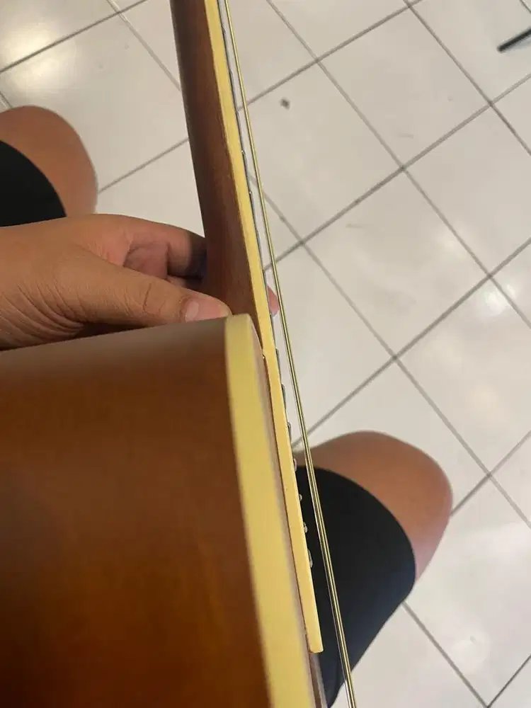 Loker toko gitar