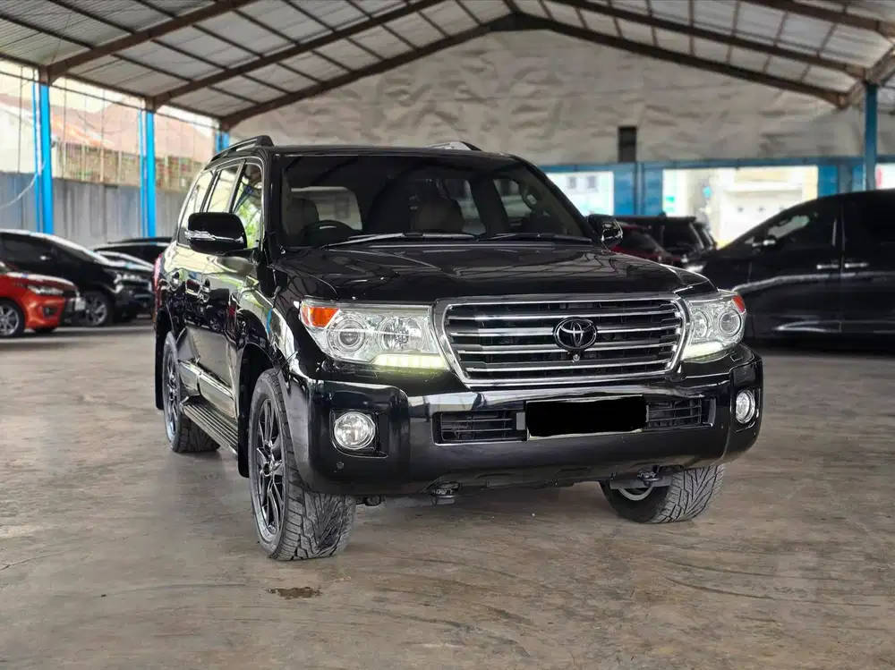 Toyota Land Cruiser 200 UK AT Matic 2012