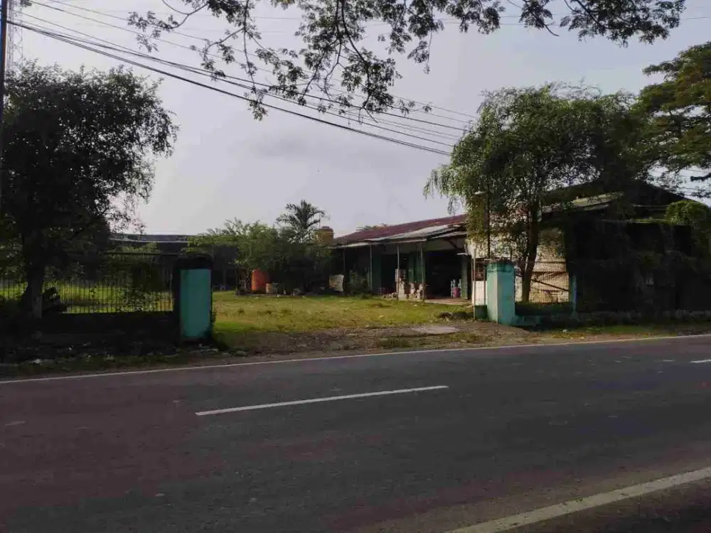 Dijual Tanah berikut 3 bangunan dan 1 toko