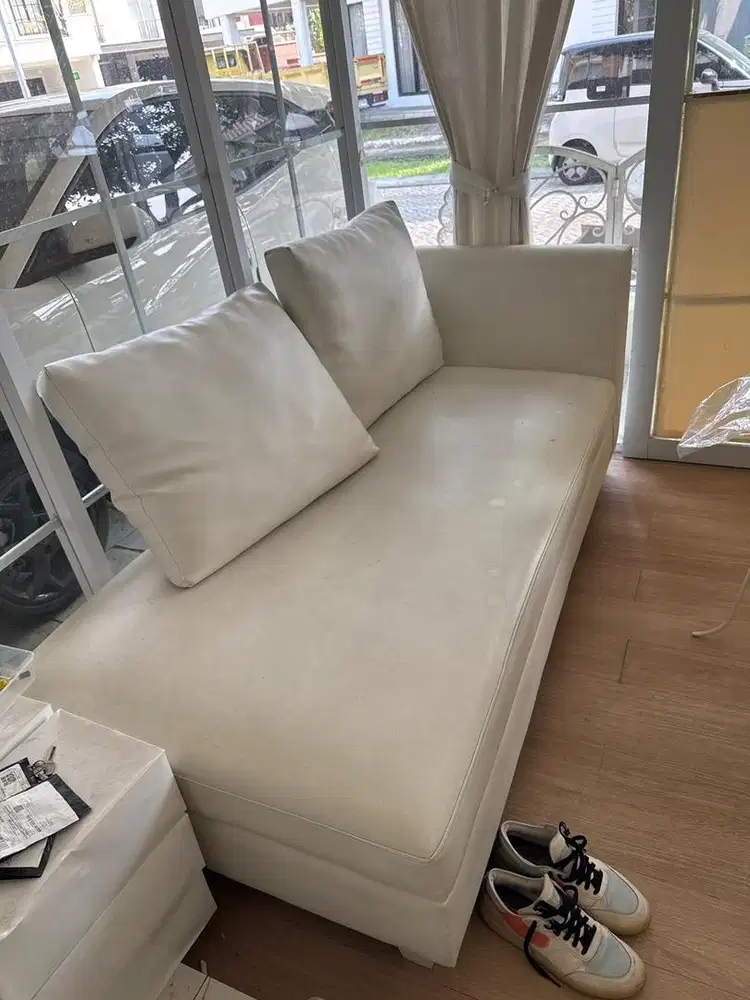 Sofa empuk bentuk L