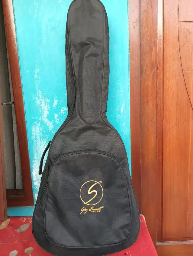 Gitar akustik Merk samick