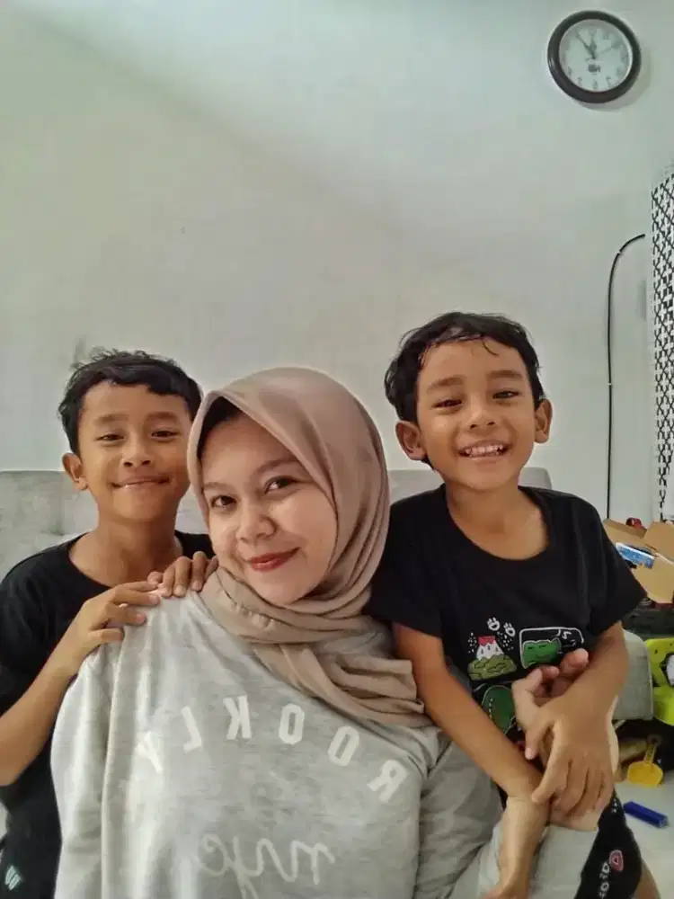 Cari pekerjaan ngasuh anak / art