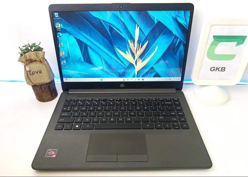 Laptop HP Ryzen 5 5625U Ram 8gb Ssd 512gb Mulus like new Fullset Dus b