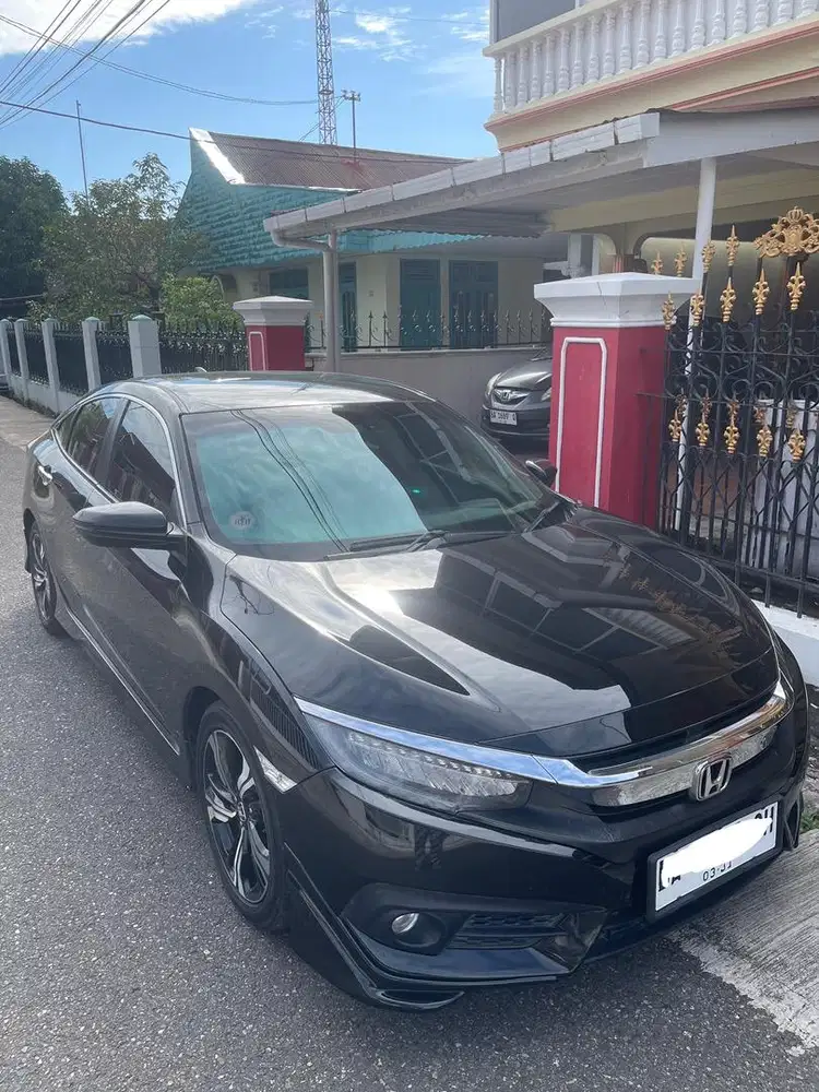 HONDA CIVIC 1.5 VTEC TURBO 2017 AT LOW KM
