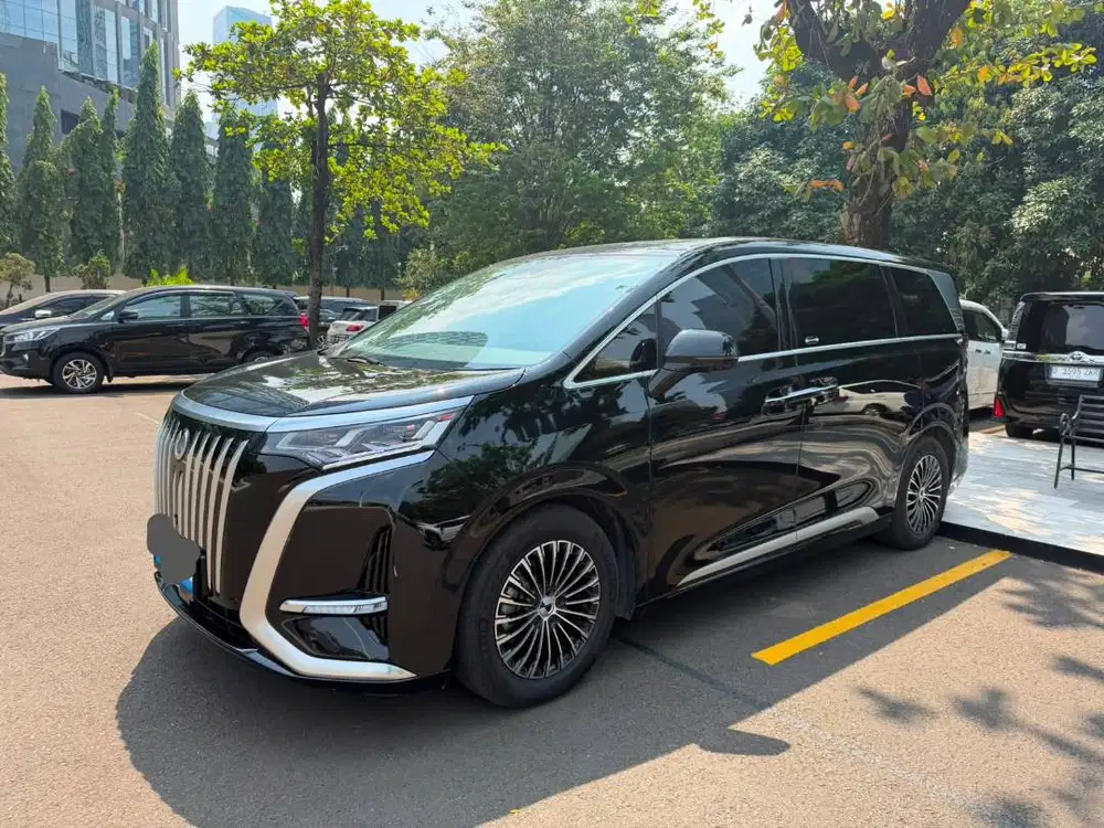 Denza D9 EV 2025 Automatic Hitam KM 10–15 Ribu Siap Pakai