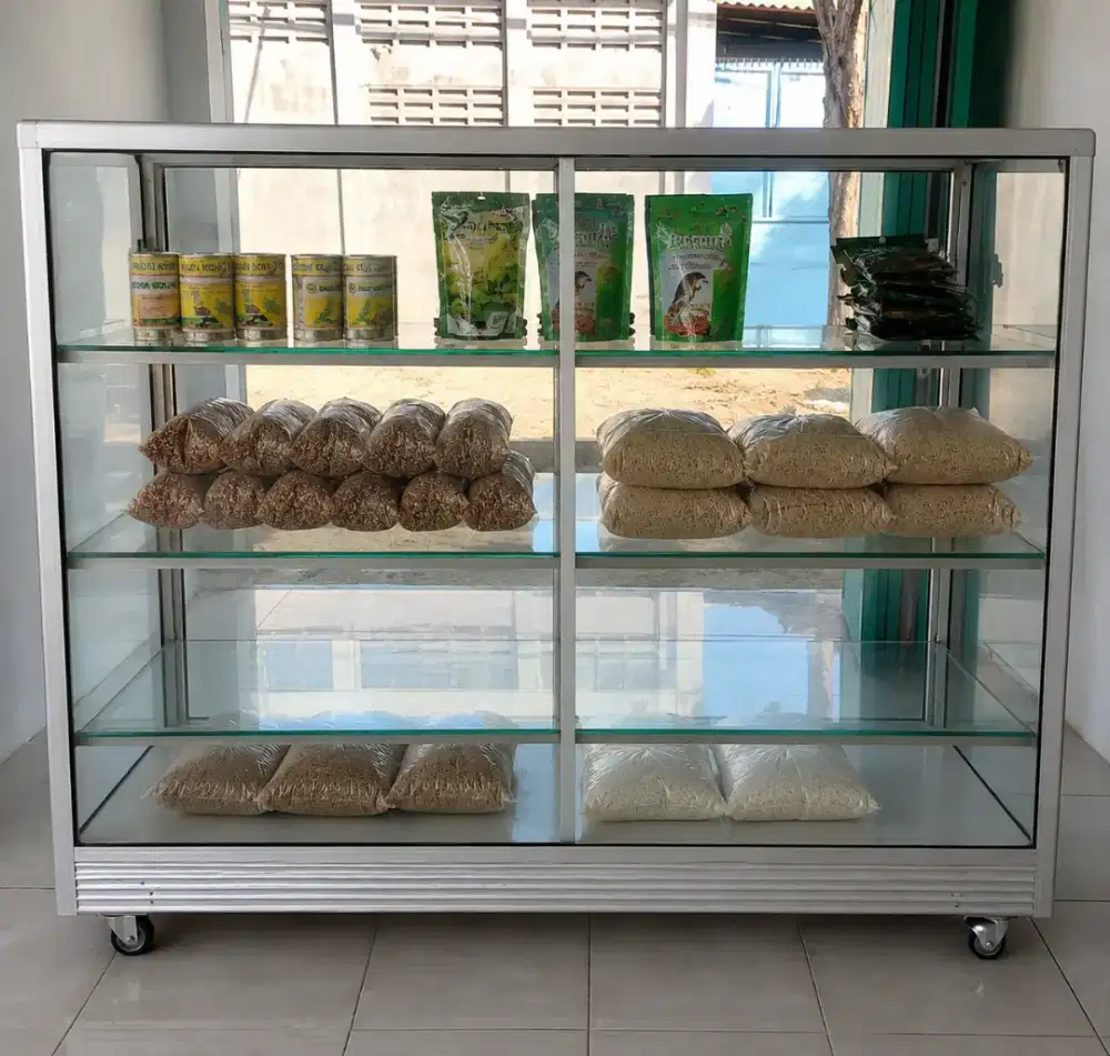 Etalase kaca panjang 1,5 Meter